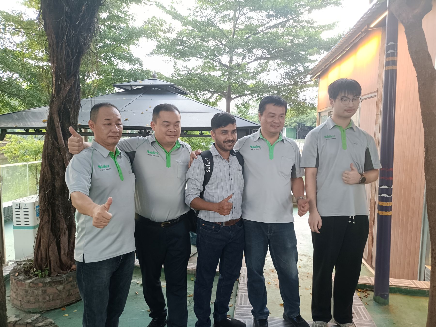 Nidec ఎలివేటర్ ట్రాక్షన్ మెషిన్ చైనా మరియు ఇండియన్ మధ్య నాణ్యమైన కార్యాచరణ